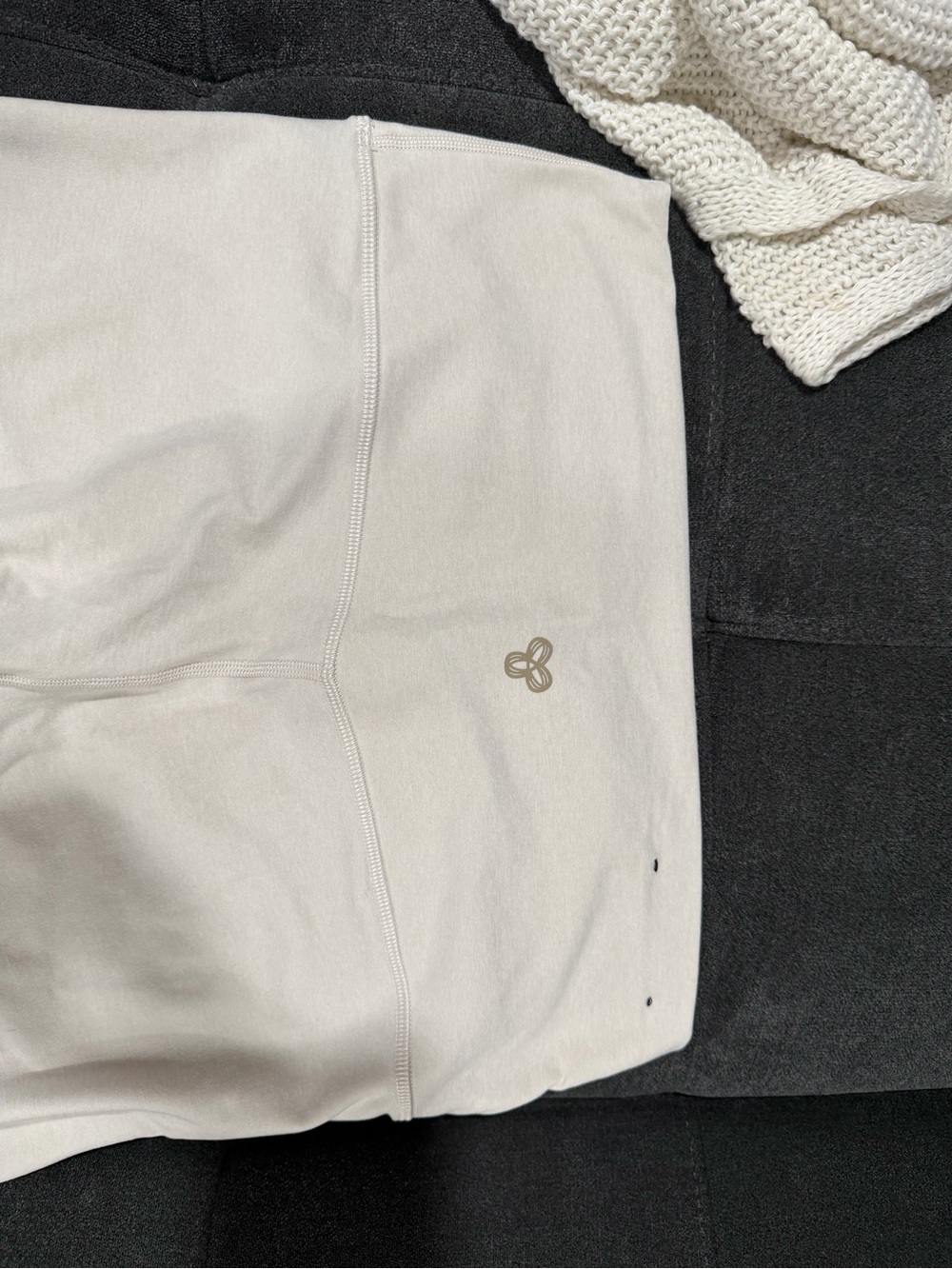 Aritzia leggings in a cream color size L